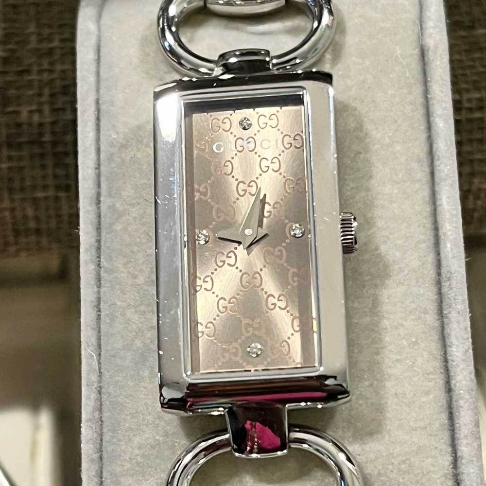 GUCCI PRE-LOVED AUTHENTIC ‘TORNABUONI’ 119 SST BRACELET 4 DIAMONDS WATCH - Picture 5 of 17